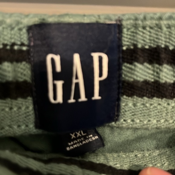 GAP Green Striped Shorts - Picture 2 of 4